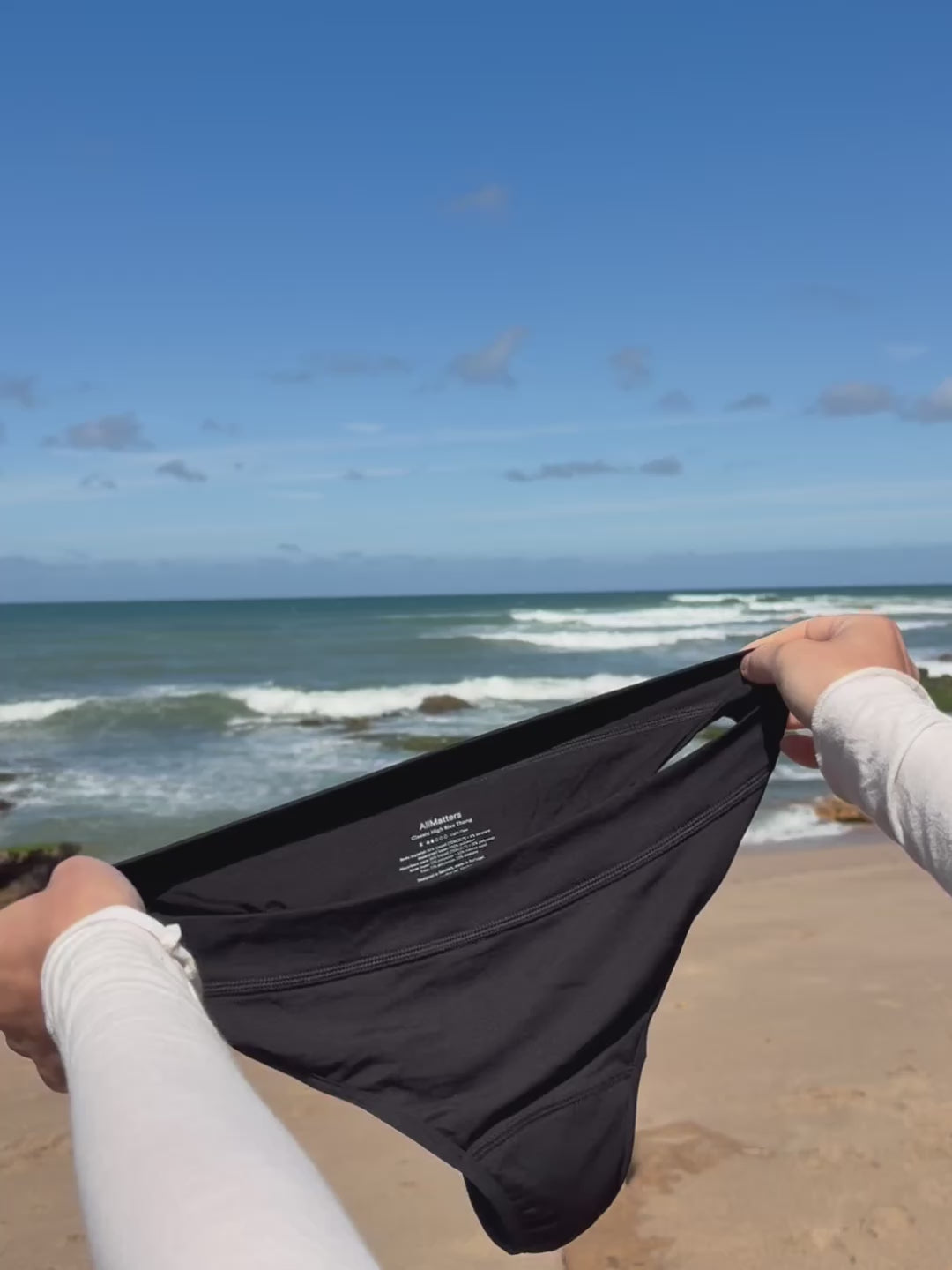 Carregar vídeo: Classic High Rise Thong em Preto